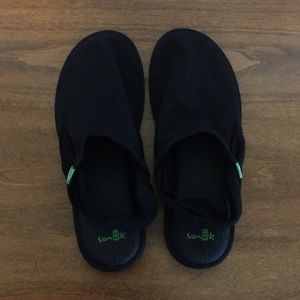 sanuk clogs